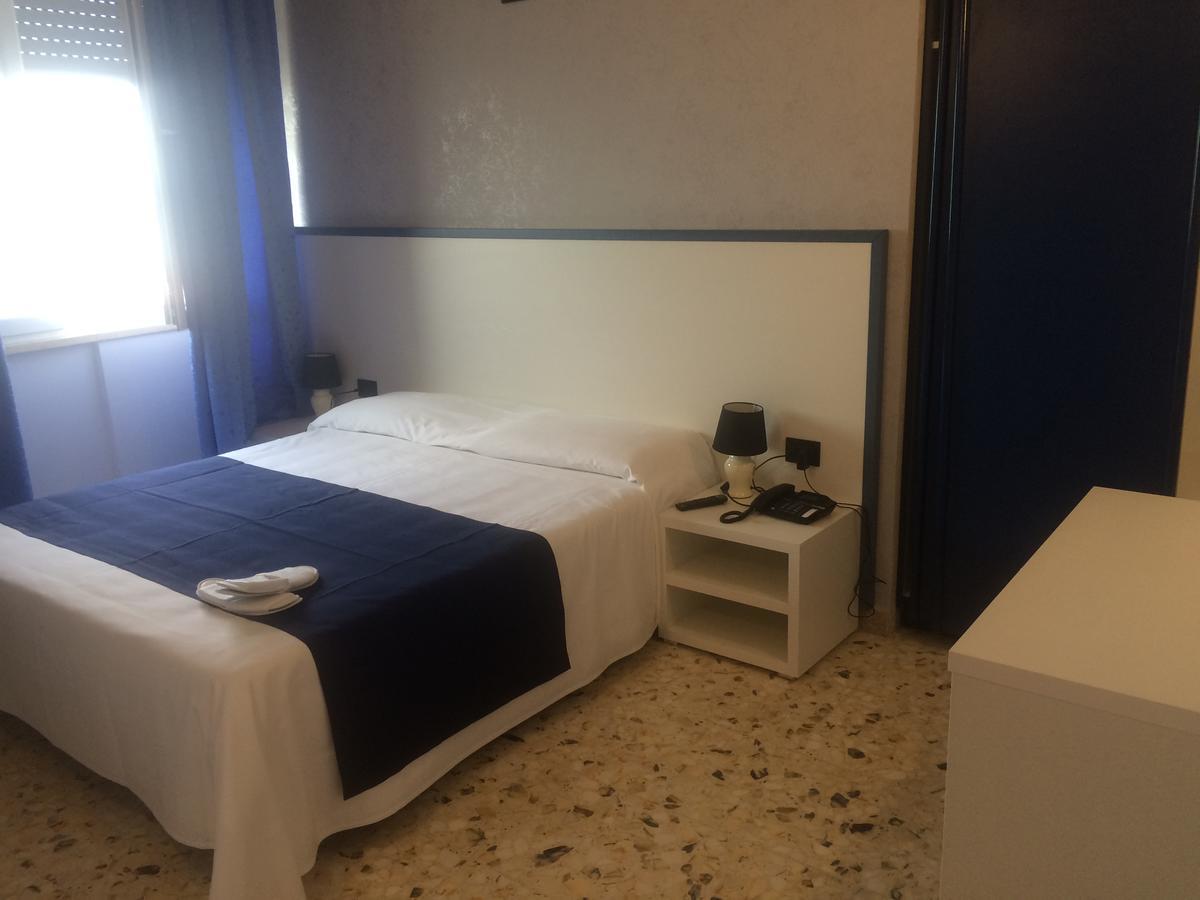 Alex & Lorenz Hotel Torvaianica Extérieur photo